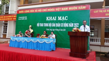 Đồng chí Phạm Thụy Luân – Bí thư thị ủy-chủ tịch UBND thị xã phát biểu tại buổi lễ khai mạc
