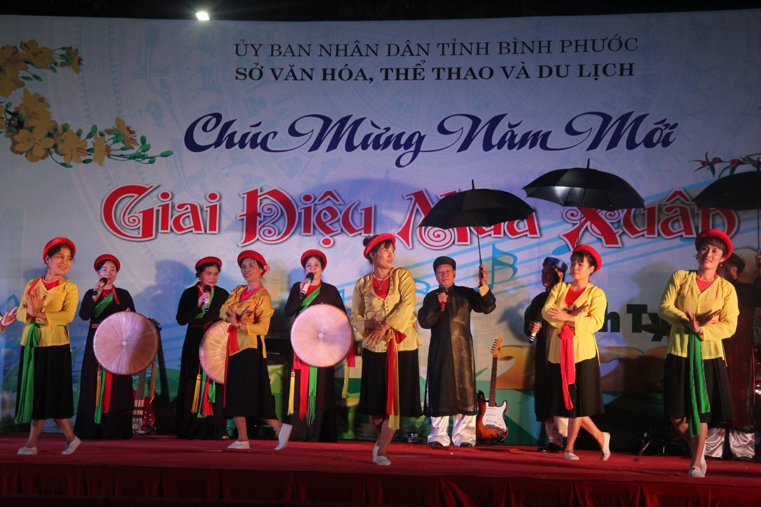 Mùng 1 Tết  là đêm trình diễn nét văn hóa các dân tộc Việt nam
