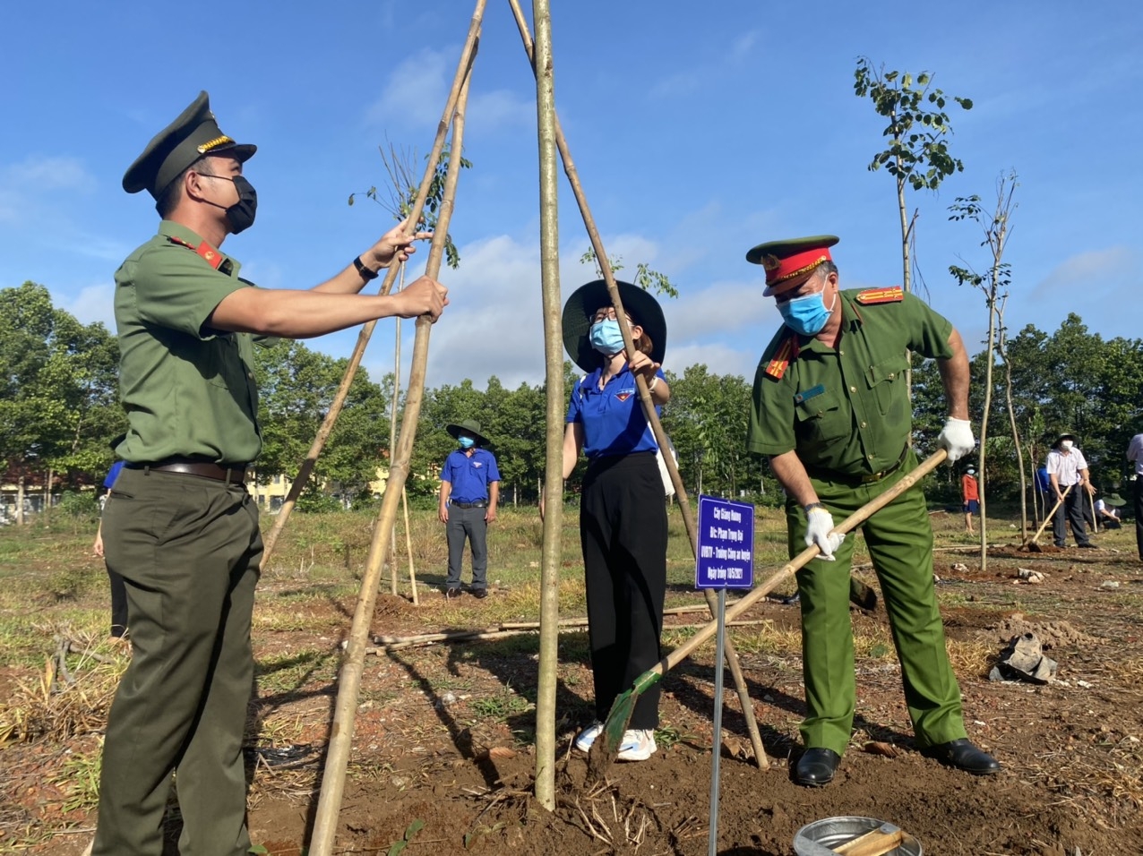 Đồng Phú phát động trồng 40.000 cây xanh