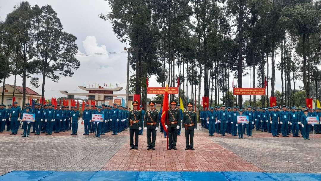 Hình ảnh tại Lễ Khai mạc Hội thao Trung đội dân quân cơ động huyện Đồng Phú năm 2022.