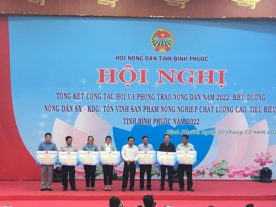 Ông Trần A Sám là nông dân tiêu biểu huyện Phú Riềng được nhận bằng khen của Thủ tướng  Chính phủ