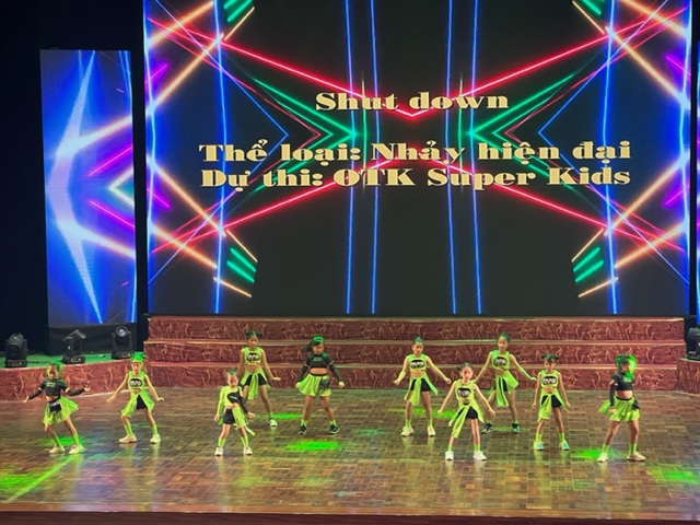 Tiết mục dự thi ở thể loại Nhảy hiện đại của nhóm OTK super kids
